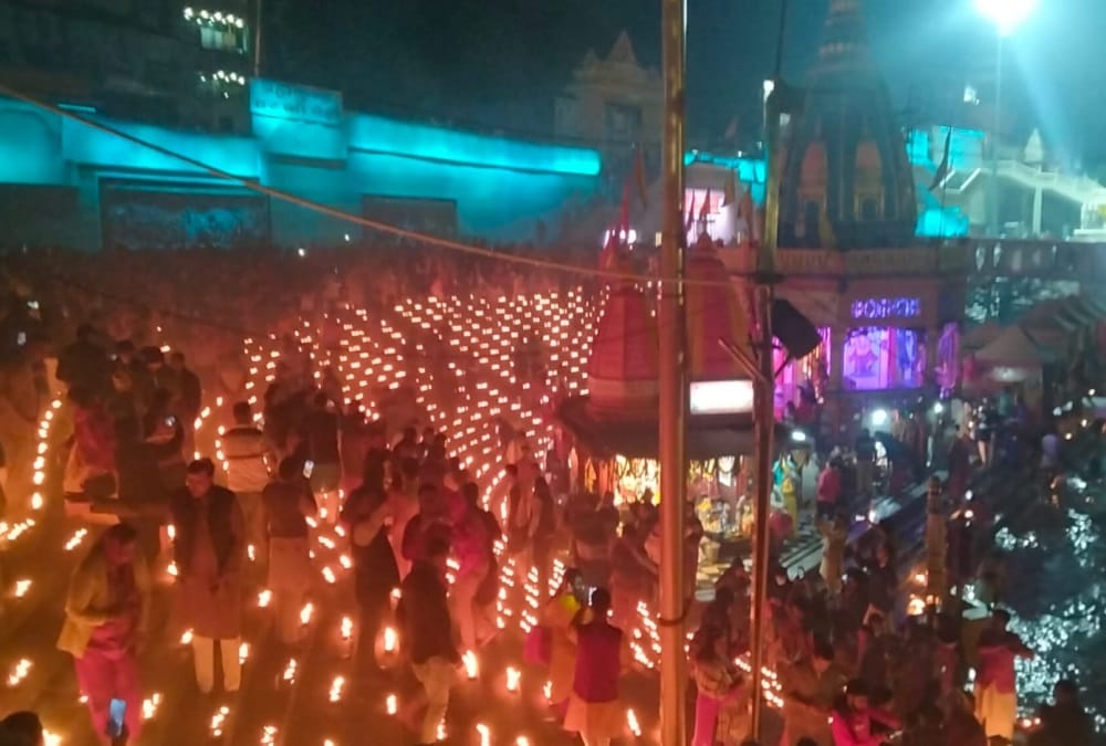 Dev Deepawali: 11000 Diya Light up on Har Ki pauri see beautiful Photos