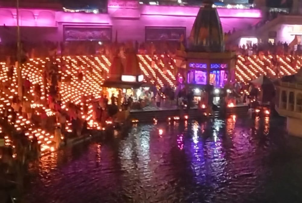 Dev Deepawali: 11000 Diya Light up on Har Ki pauri see beautiful Photos