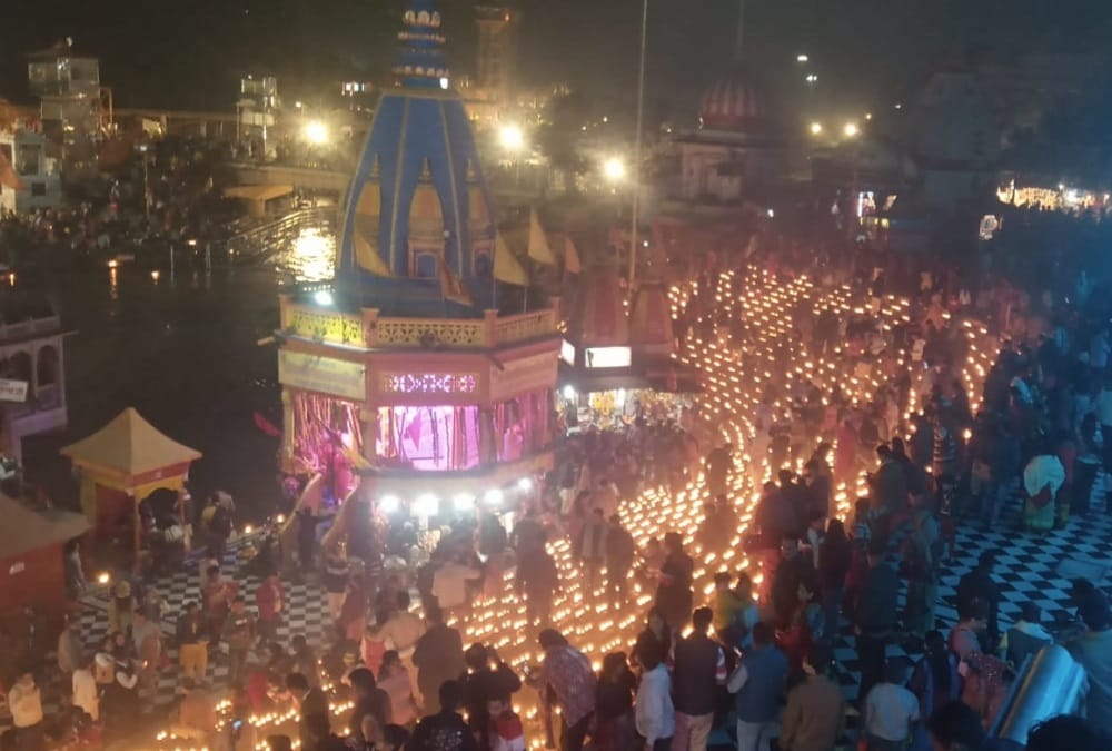 Dev Deepawali: 11000 Diya Light up on Har Ki pauri see beautiful Photos