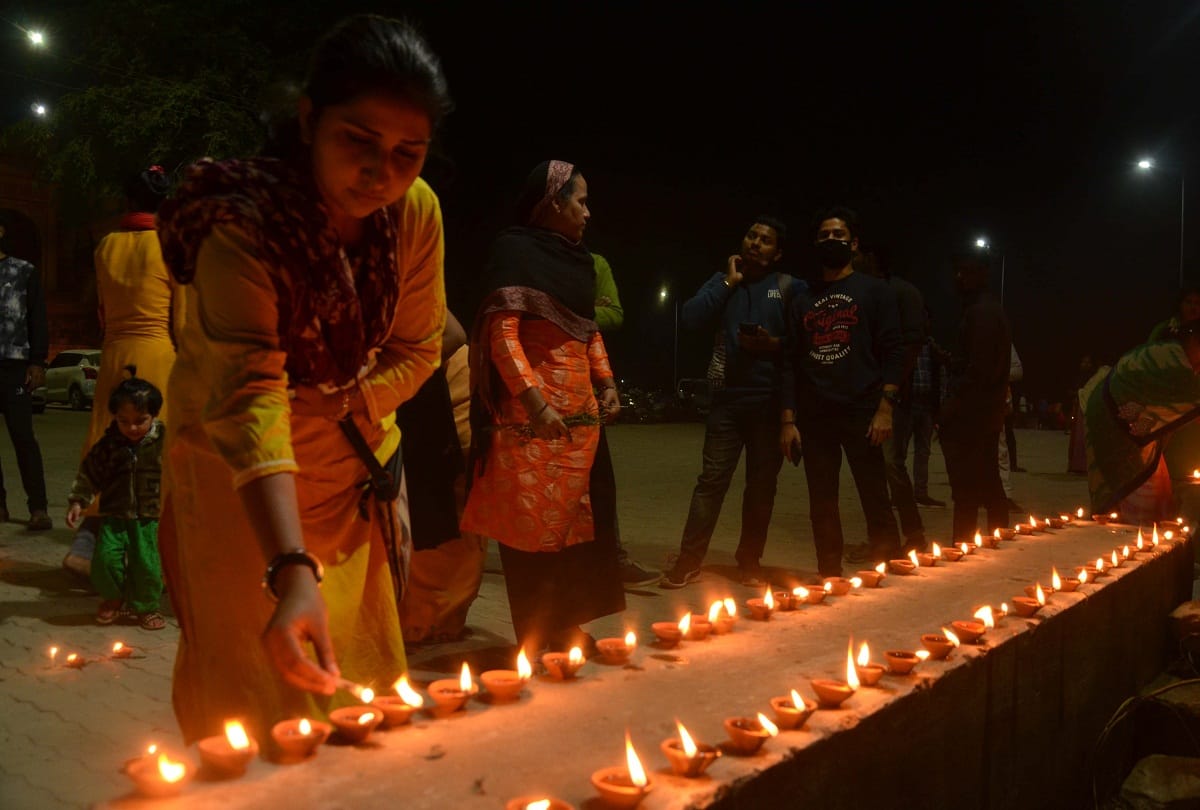Dev Deepawali: From Ganga-Yamuna Ghat to the crossroads of the city will be illuminated with the light of diyas today