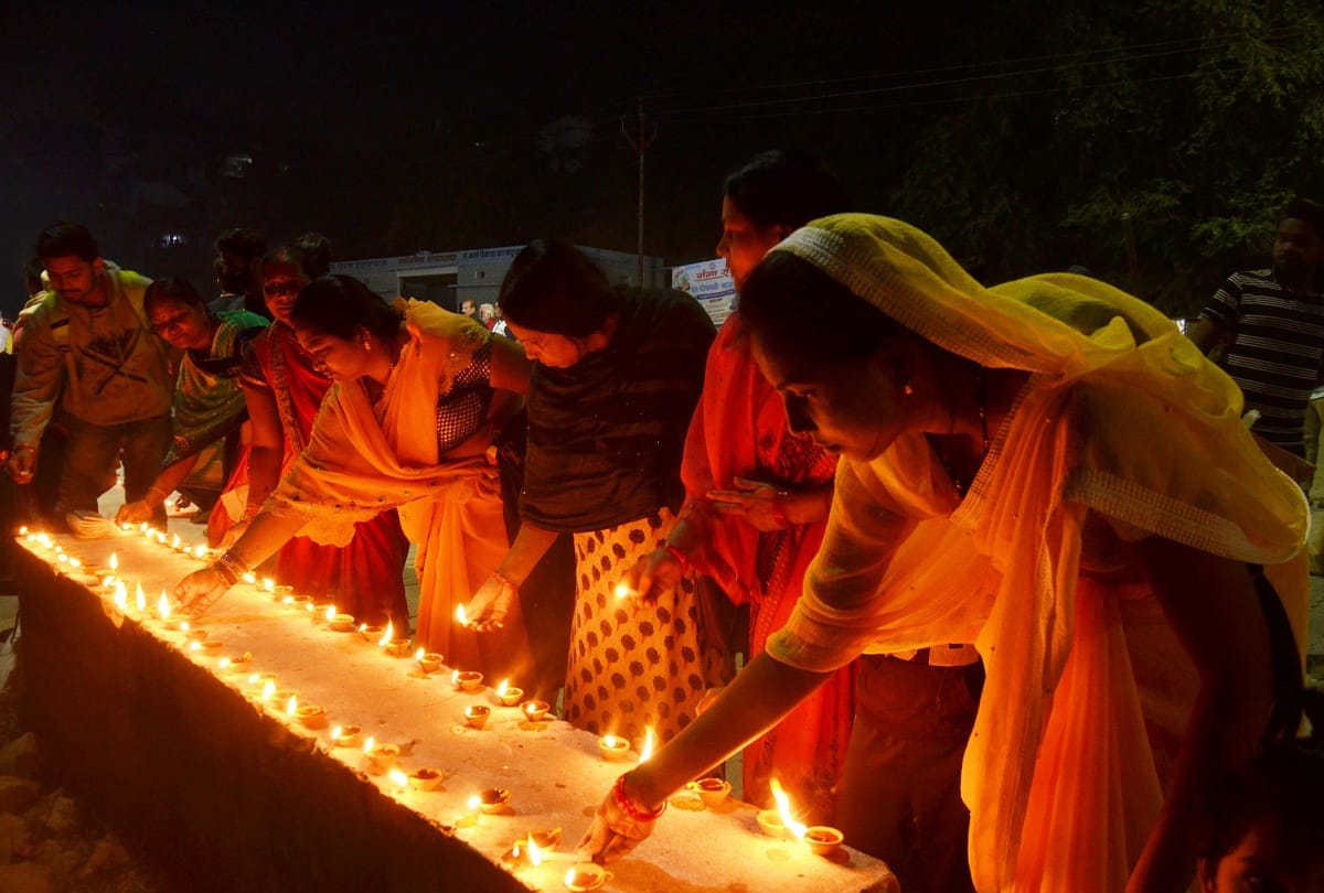 Dev Deepawali: From Ganga-Yamuna Ghat to the crossroads of the city will be illuminated with the light of diyas today