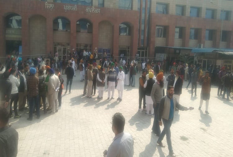 Ex-MLA Sukhpal Singh Khaira presented in court after the end of his seven-day remand