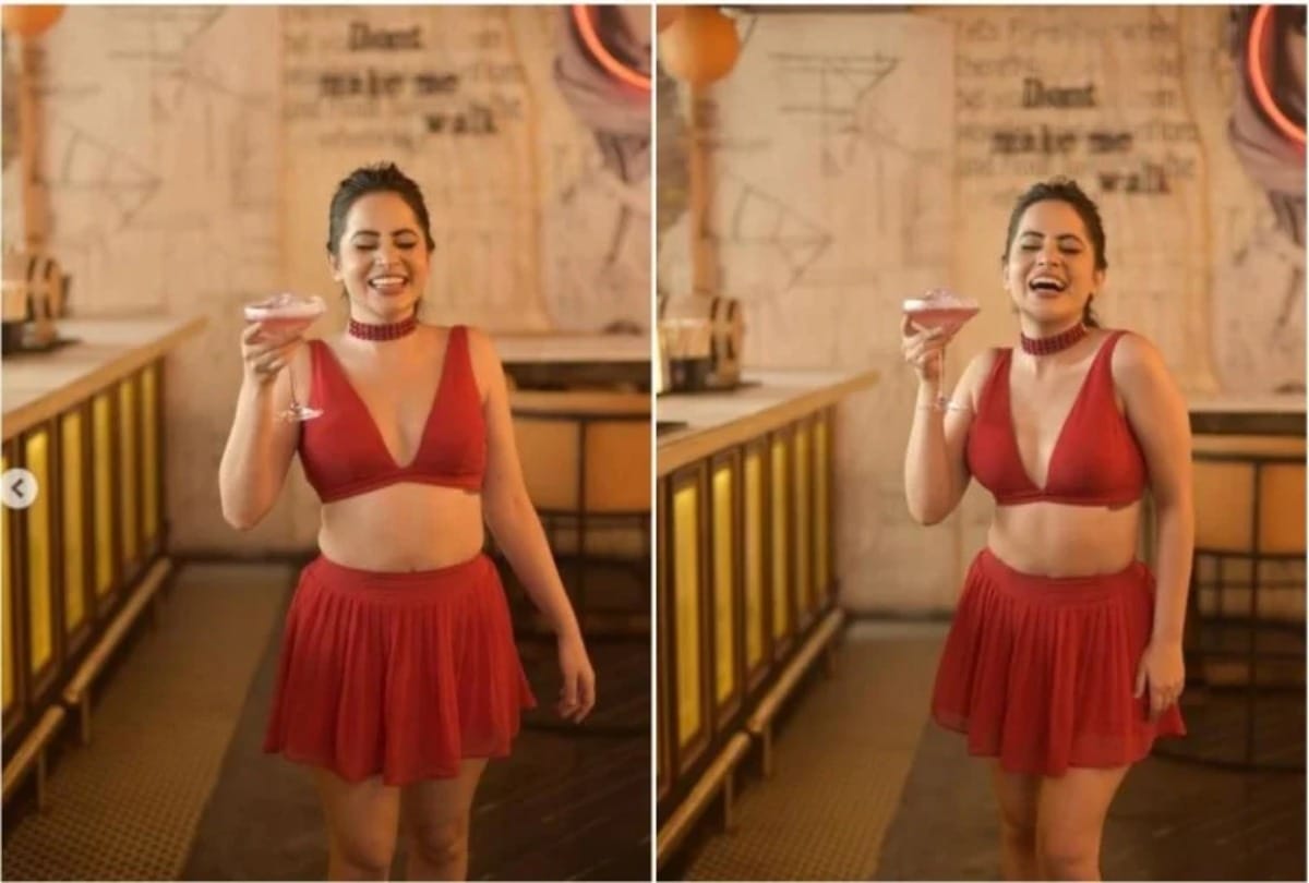 Urfi Javed shared the video and asked What do you think User wrote  Looks like an over acting shop