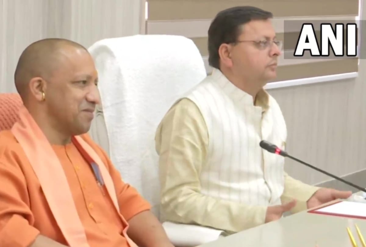 Uttarakhand CM Pushkar Singh Dhami meets to CM Yogi Adityanath.