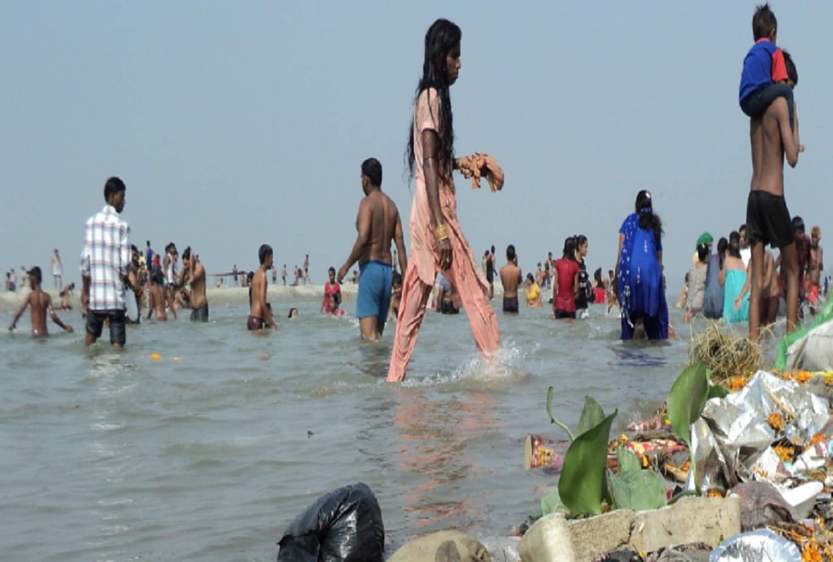 Devotees gathered in Tigri main Ganga bath today