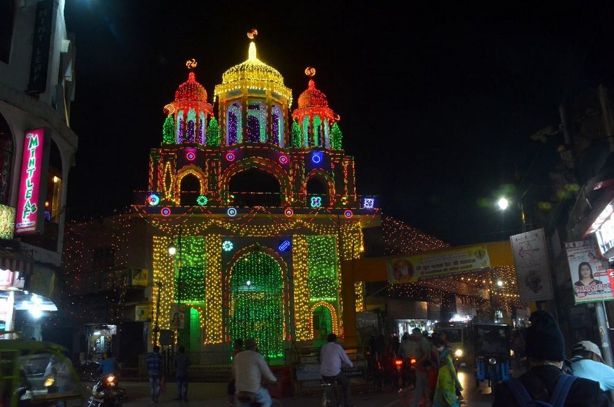 Gurudwara decorated on the festival of lights: 500 years ago, Guru Nanak Dev came to Kashi Gurubagh became a garden due to grace of Guru feet