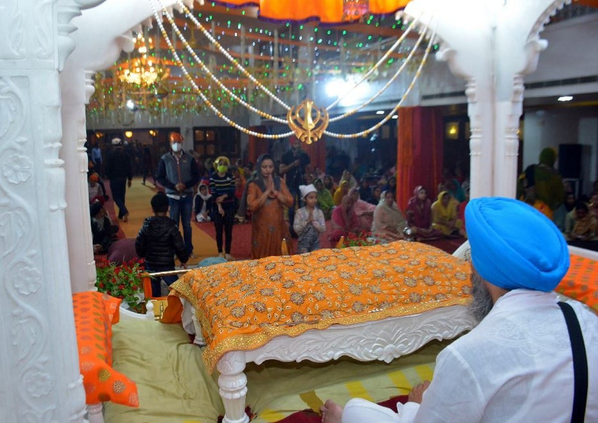 Gurudwara decorated on the festival of lights: 500 years ago, Guru Nanak Dev came to Kashi Gurubagh became a garden due to grace of Guru feet