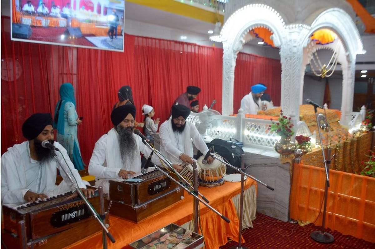 Gurudwara decorated on the festival of lights: 500 years ago, Guru Nanak Dev came to Kashi Gurubagh became a garden due to grace of Guru feet