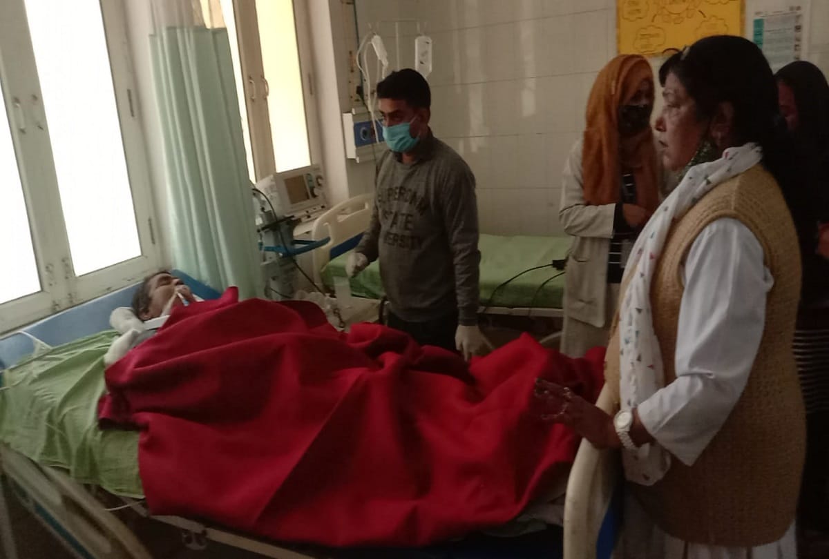 considering injured man as dead doctors kept his body in mortuary later that person came out alive in moradabad