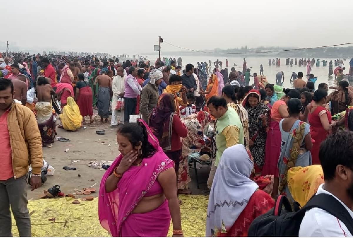 Kartik purnima 2021 Devotees Take Bath In River gorakhpur and Basti Mandal