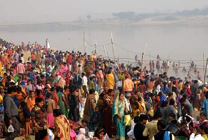 Kartik purnima 2021 Devotees Take Bath In River gorakhpur and Basti Mandal