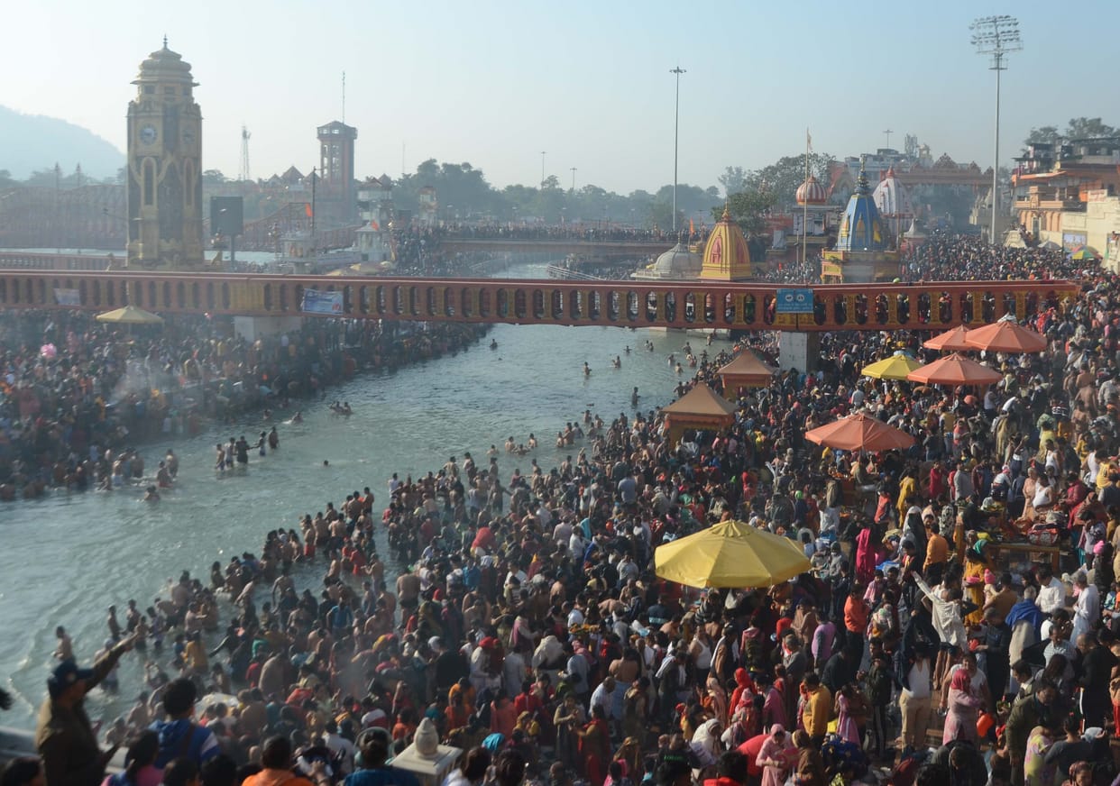 Kartik Purnima 2021: Devotees Crowd Broke Record of baisakhi snan in haridwar doing Snan without Covid Rules
