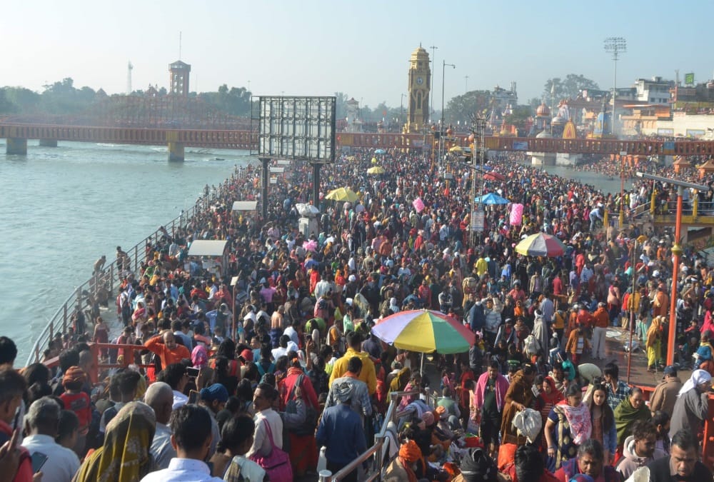 Kartik Purnima 2021: Devotees Crowd Broke Record of baisakhi snan in haridwar doing Snan without Covid Rules