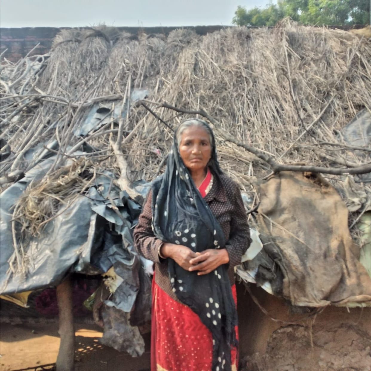 Hathras: No roof over head, living under thatch