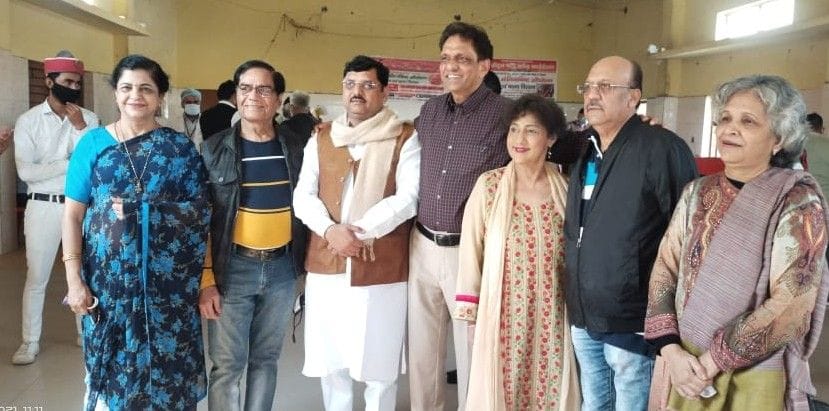 Hathras: Glasses distributed to 325 people, more than two dozen will be operated
