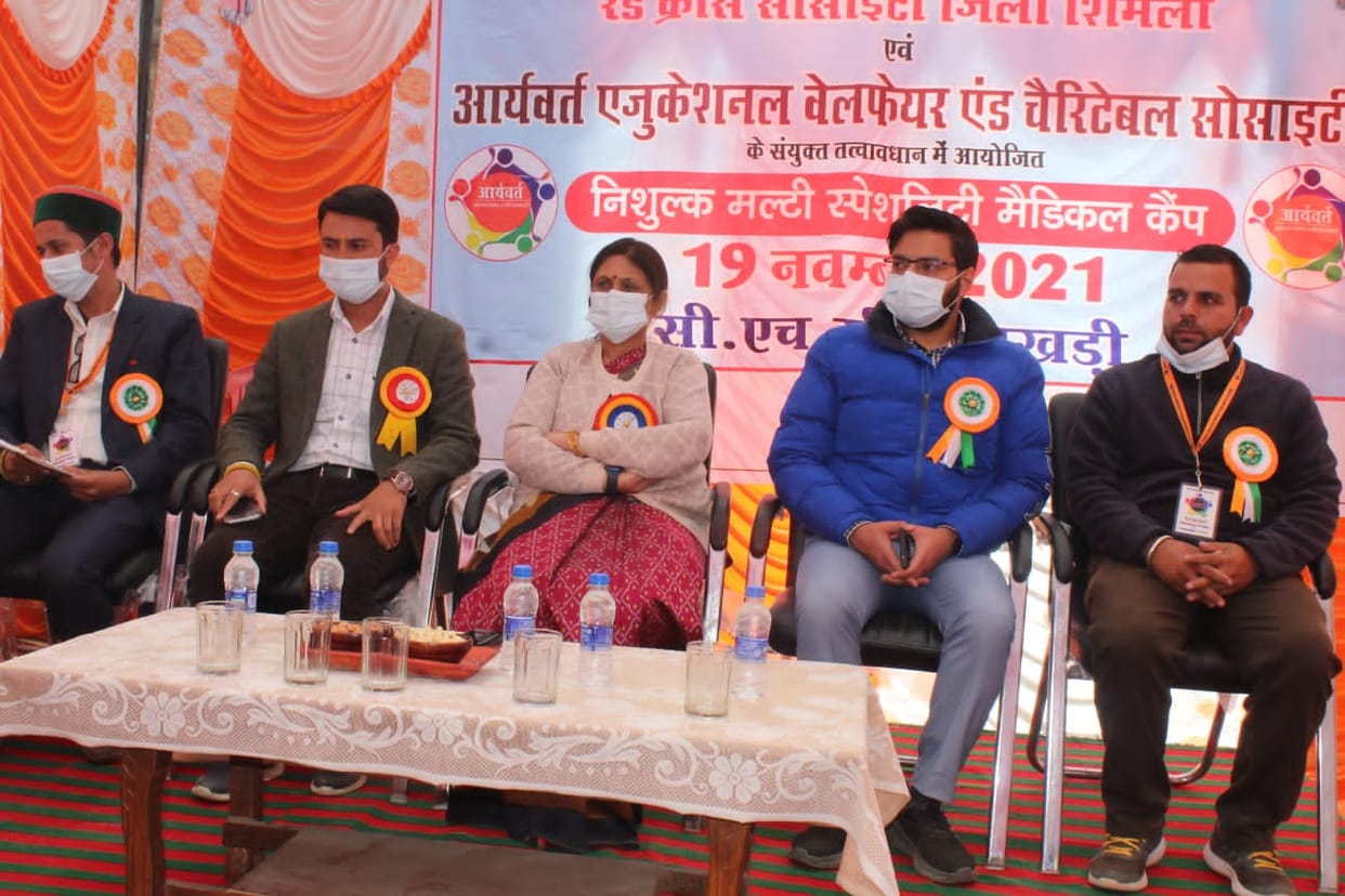 nankhari health camp many people chekup by doctor