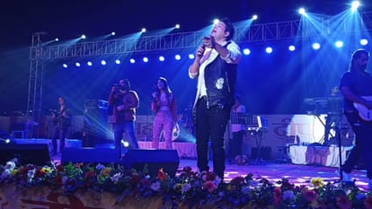 Ganga Mahotsav 2021 in varanasi Sun Raha Hai Na Tu fame Ankit Tiwari performance Crowd gathered on ganga ghat in banaras