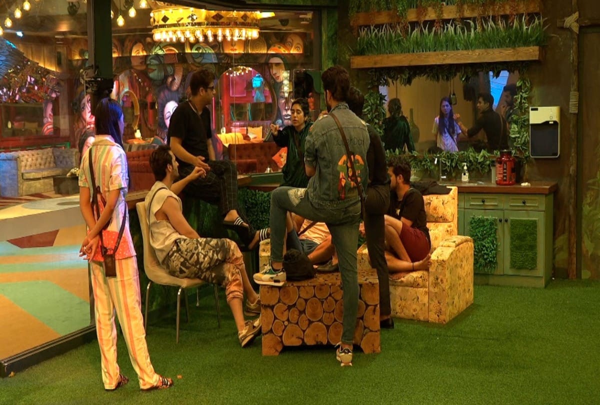 Bigg Boss 15: Neha Bhasin and Prateek Sahajpal fight fiercely singer vows not to talk again