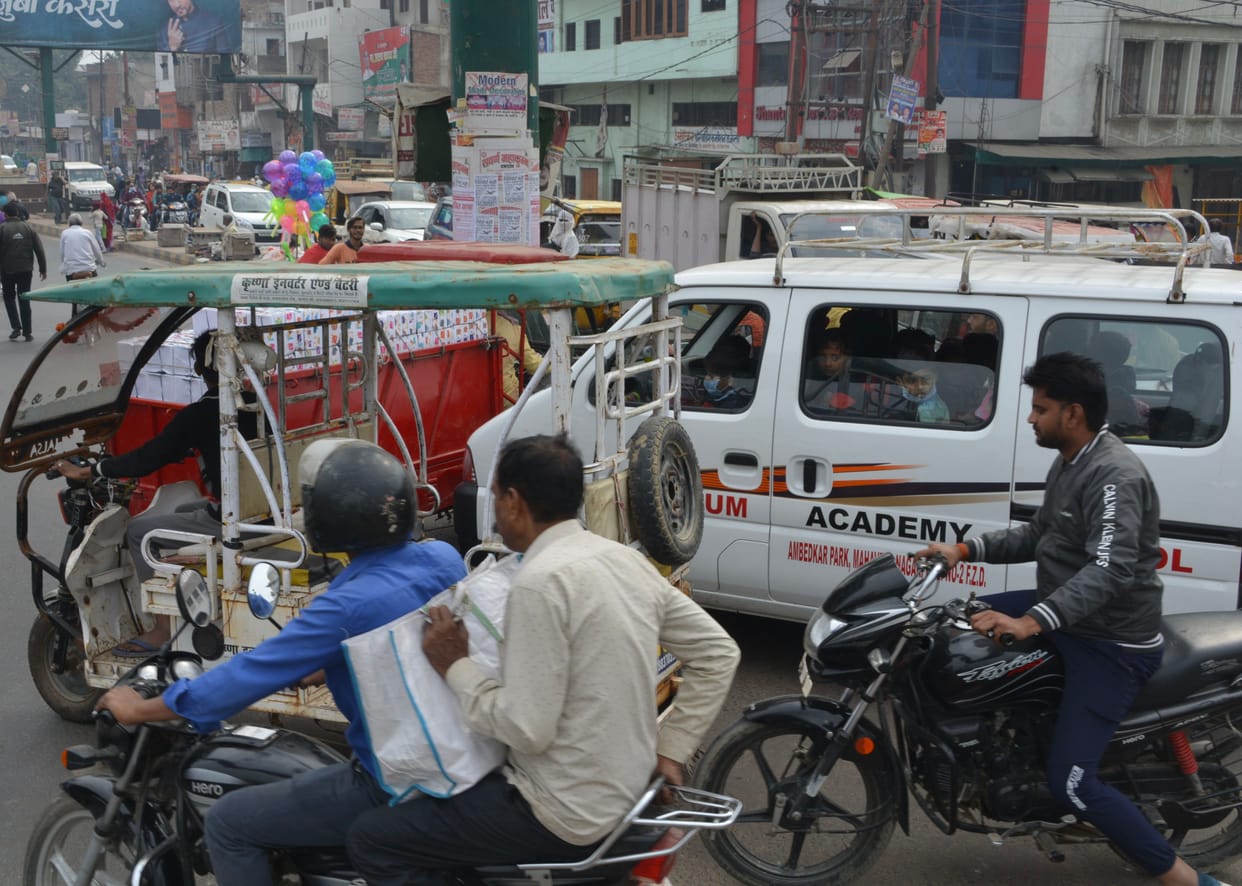 Suhagnagri groaning due to traffic jams even in the month of traffic