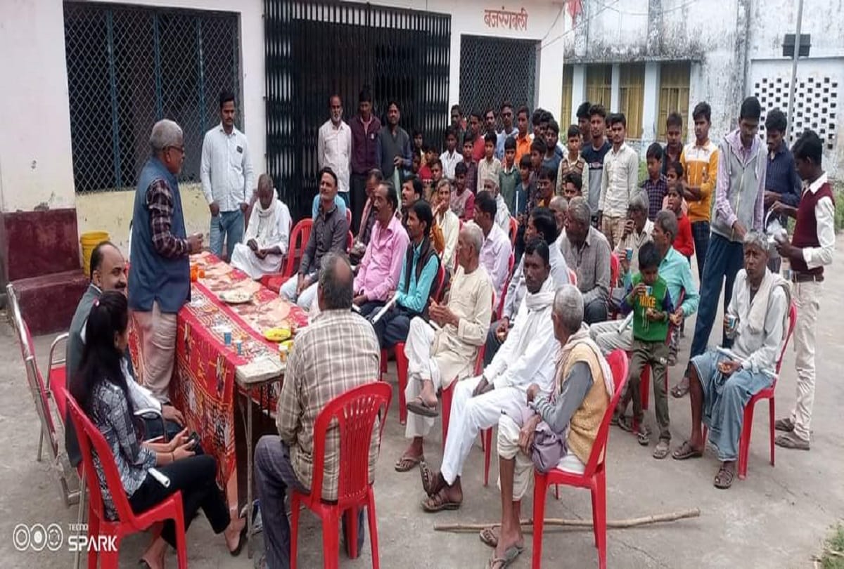 Farm Laws Withdrawn Farmers celebrated in ballia after Three farm laws to be rolled back raised their voice regarding guarantee of MSP