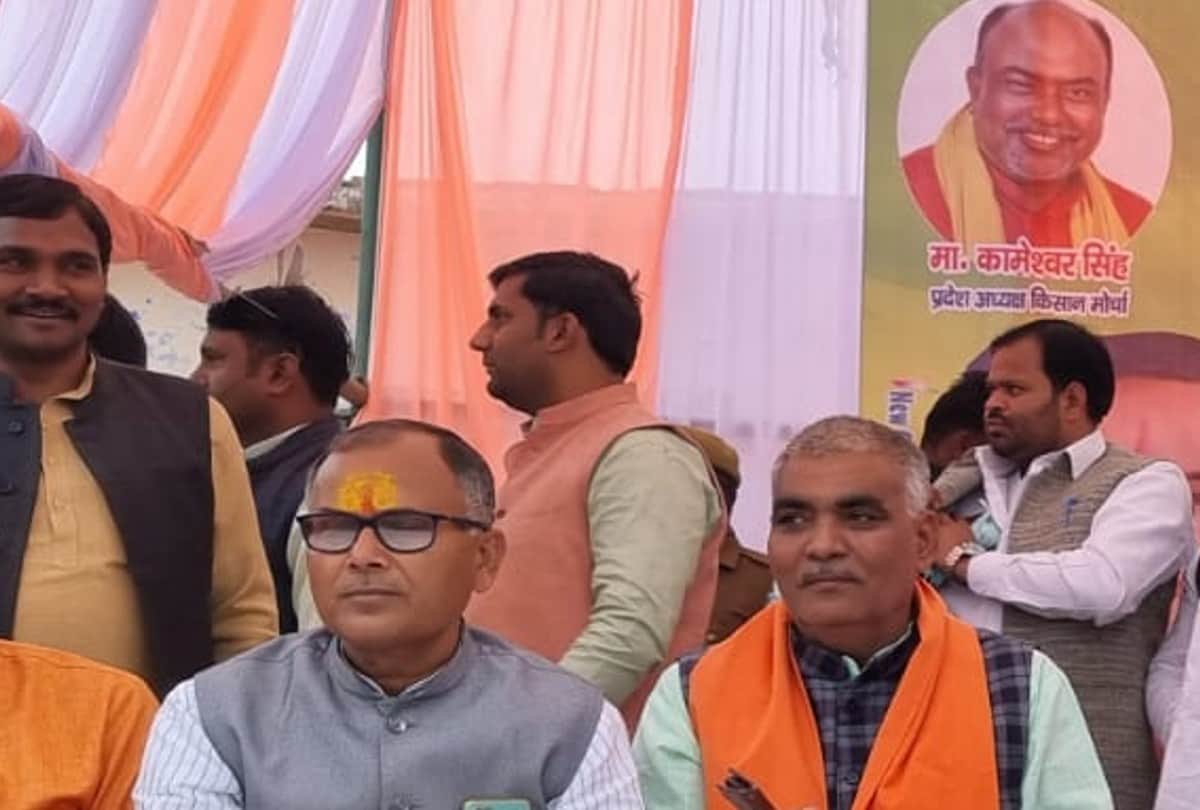 Hema Malini driving a tractor in BJP Kisan Morcha Rally in Mathura