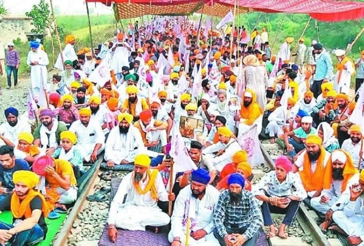 Railways have suffered loss of about Rs 2550 crore due to farmers agitation 