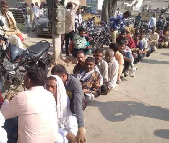 Farmers are getting DAP fertilizer only after standing in line for hours