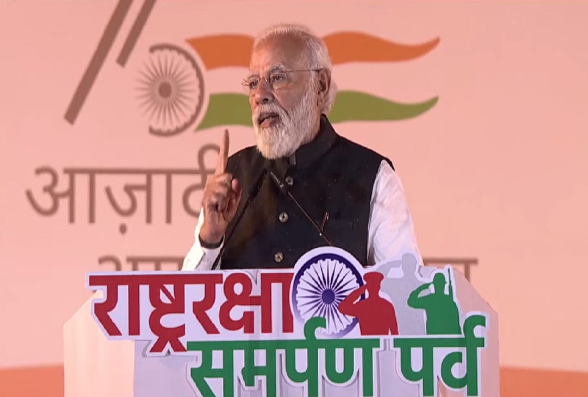 pm modi Unveiling statue of Rani Laxmibai inaugurates ncc Alumni Association gave gift to army and jhansi read big things of speech