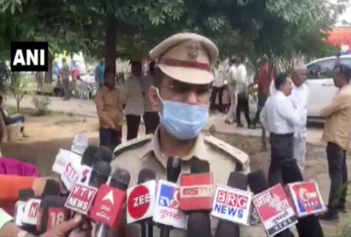 Family members of a girl tied her 20-year-old lover to a tree and beat him to death