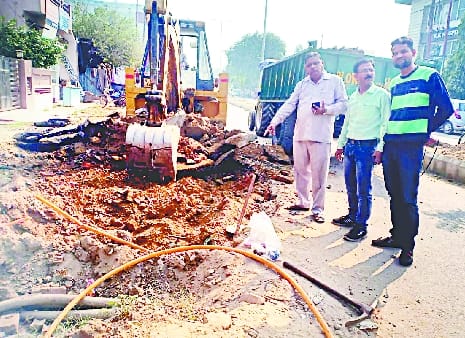 Gas pipeline cut in Rajendra Nagar during road excavation