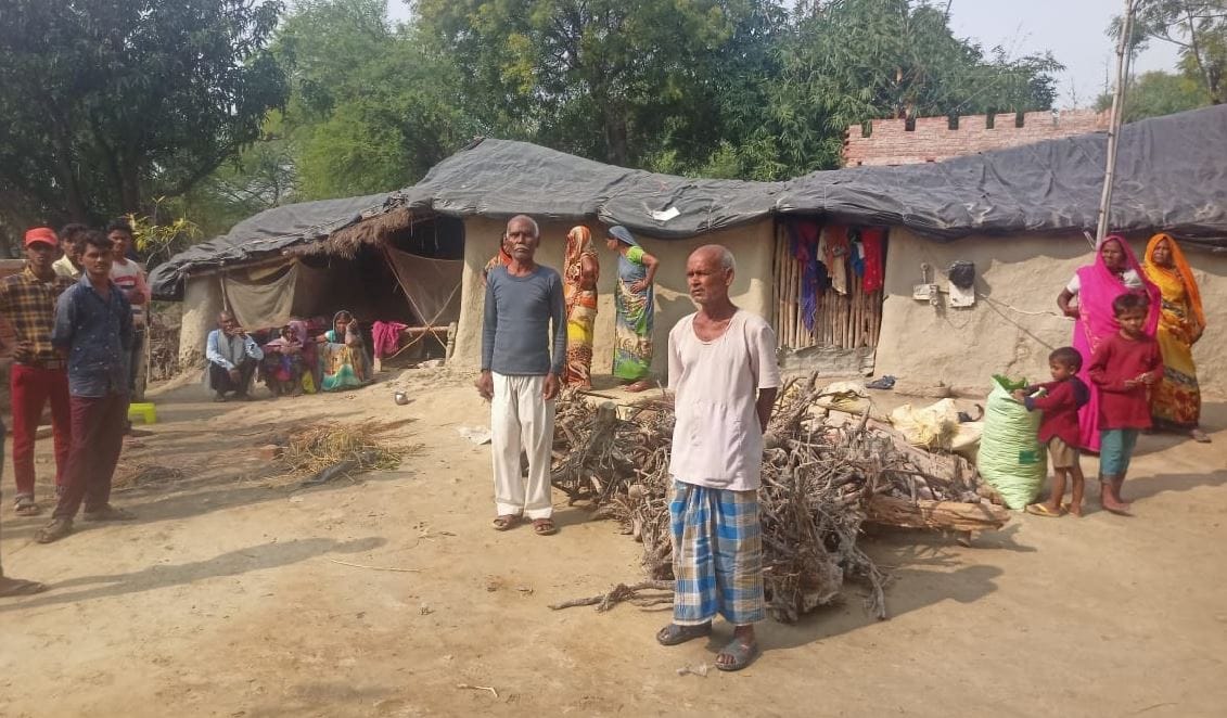 suicide in jaunpur Three real sisters jumped in front of train Mother could not see and father died nine years ago family roubled by poverty