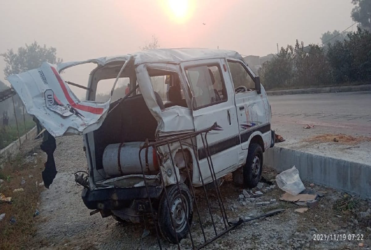 Kaushambi: Truck hits van full of devotees, two killed, four in critical condition