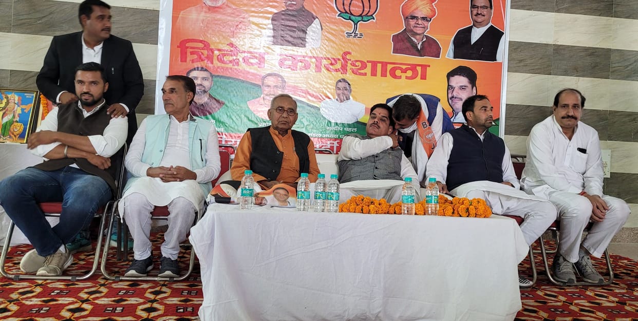 Farmers opposed BJP's program, ended before the guest arrived