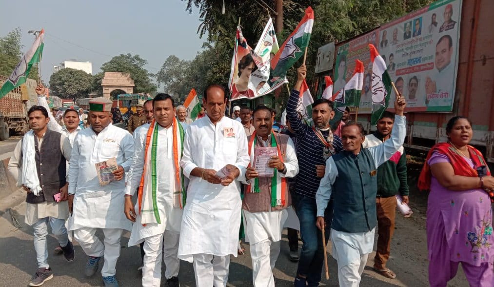 Pledge Yatra taken out in protest against inflation