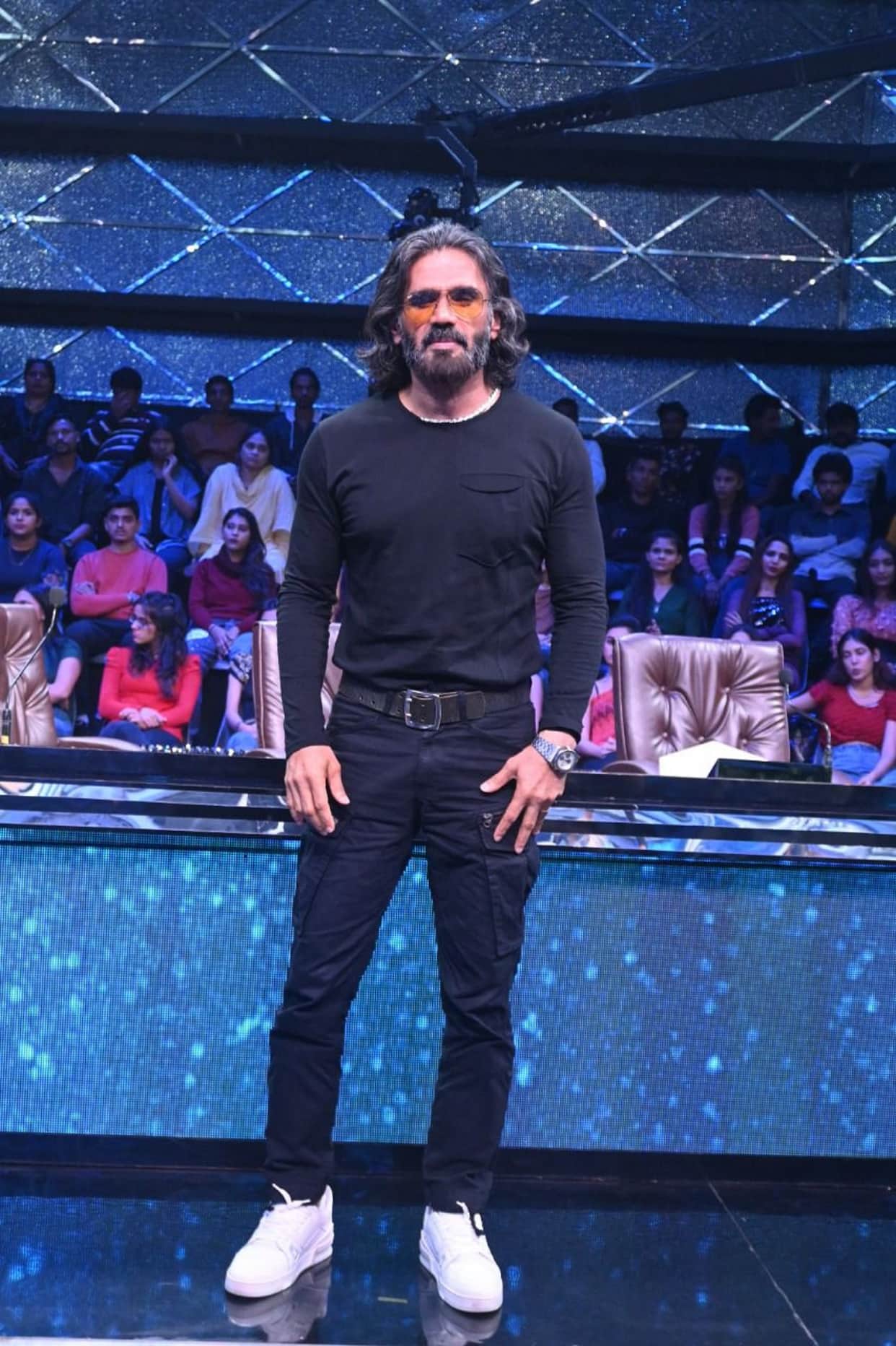 Suniel Shetty: In India's Best Dancer show Suniel Shetty revealed that his father worked as a sweeper, then he bought the same building