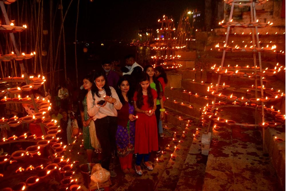 Dev Deepawali 2021 in pictures kashi varanasi Ganga Ghats lit up with light of millions of lamps