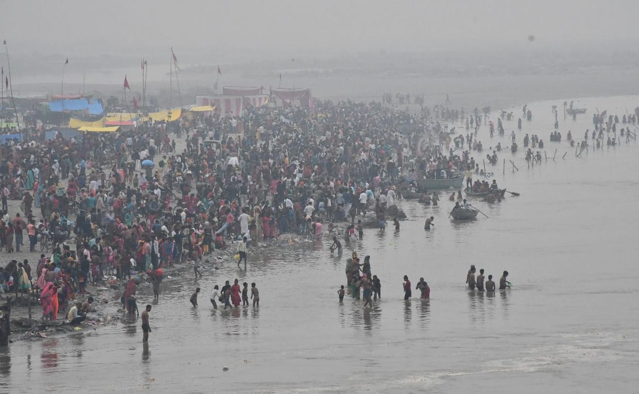 Kartik Purnima: Devotees take a dip of faith