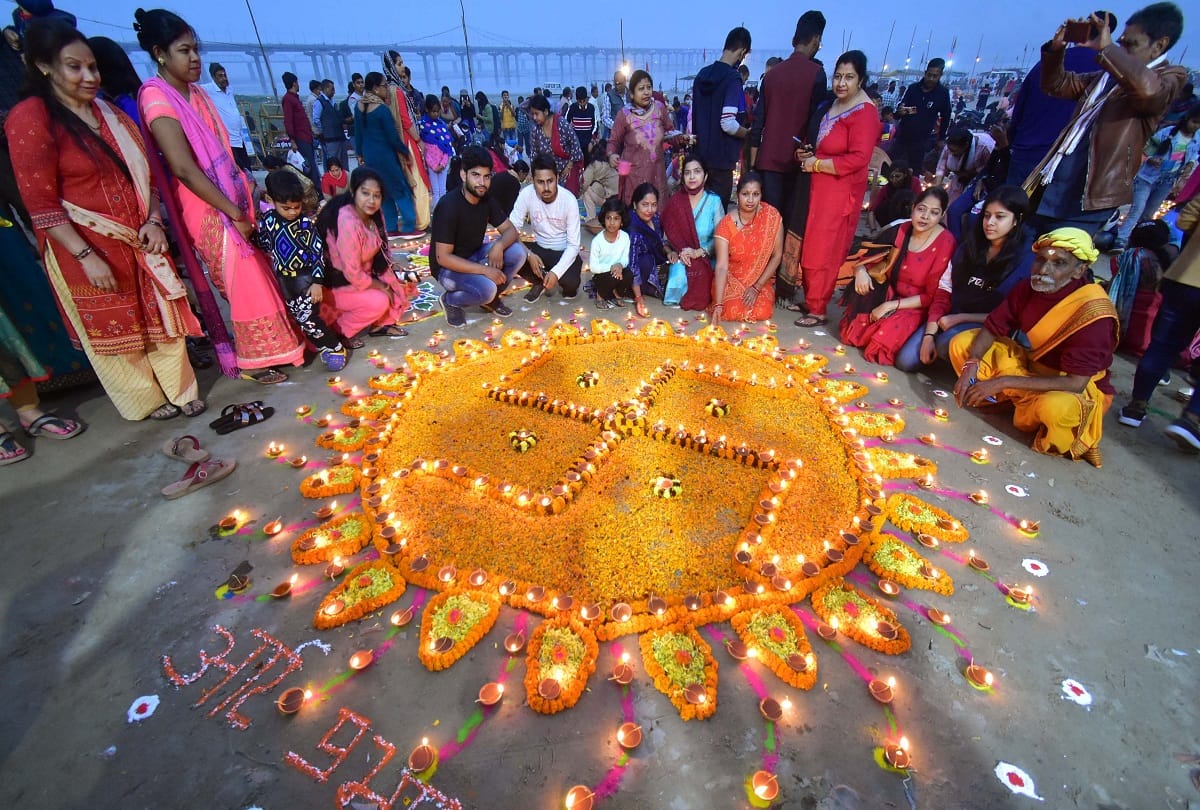 Dev Deepawali: Heaven descended from the golden aura of five lakh lamps on the Sangam coast