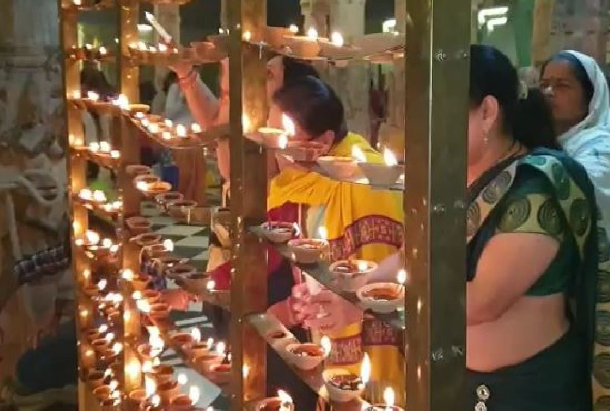 deepdan in ranganath temple on Krittika Deepotsav in Vrindavan
