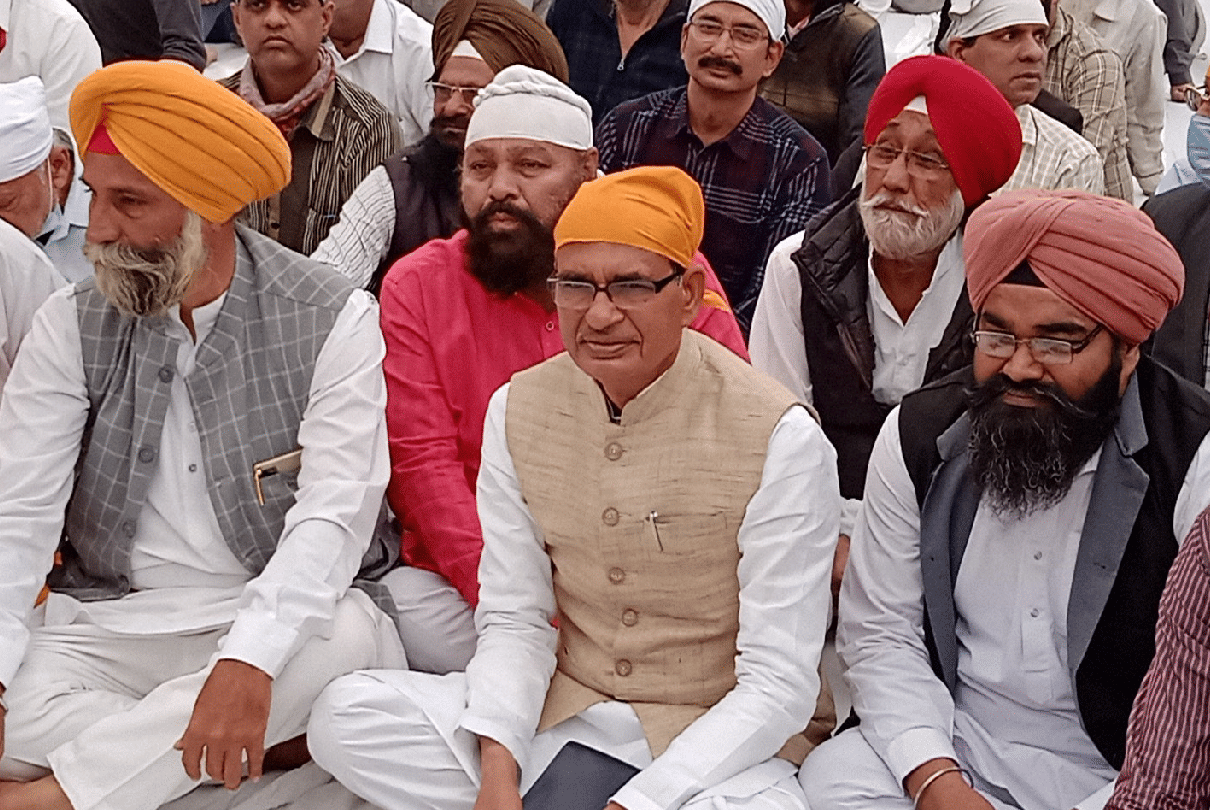 Madhya Pradesh: Shivraj pays obeisance at Hamidia Road Gurdwara on Prakash Parv