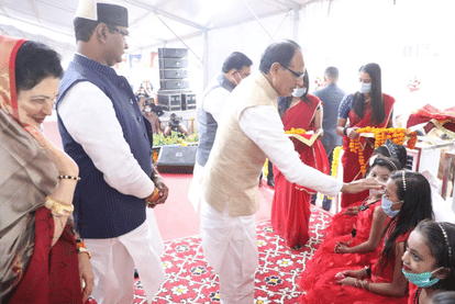 Bhopal: Shivraj performed Bhoomipujan of 8 railway stations of metro project, will be ready by September 2023
