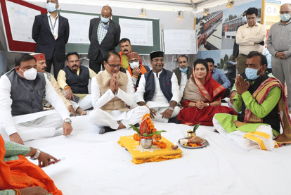 Bhopal: Shivraj performed Bhoomipujan of 8 railway stations of metro project, will be ready by September 2023