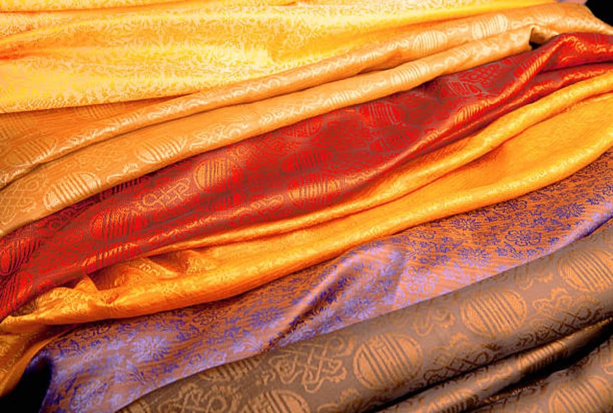 Easy Tips to store silk sarees for lifelong and shiny
