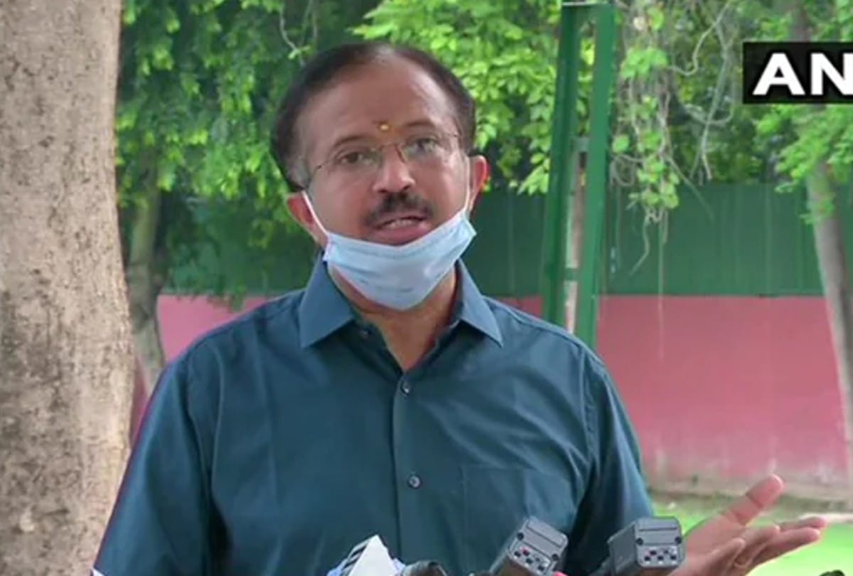 Union Minister V Muraleedharan reached house of murdered RSS worker Sanjeet in Kerala, said that the state government is saving culprits