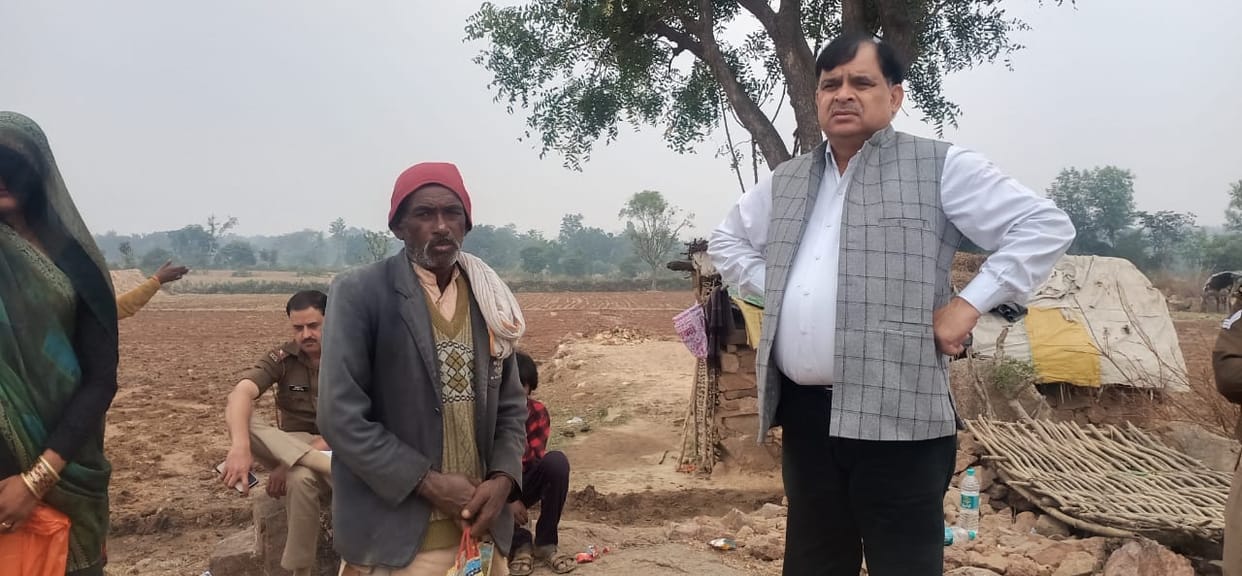 farmer attampt for suicide, climb electricity tower