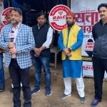 हरदोई, उत्तर प्रदेश चुनाव 2022 : हरदोई में चाय पर चर्चा करने के लिए जुटे लोग।