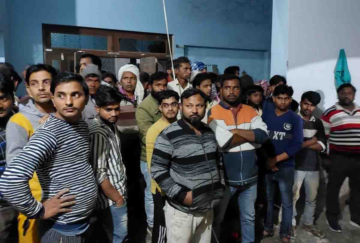 Saraf hangs herself after killing wife and daughter in hardoi