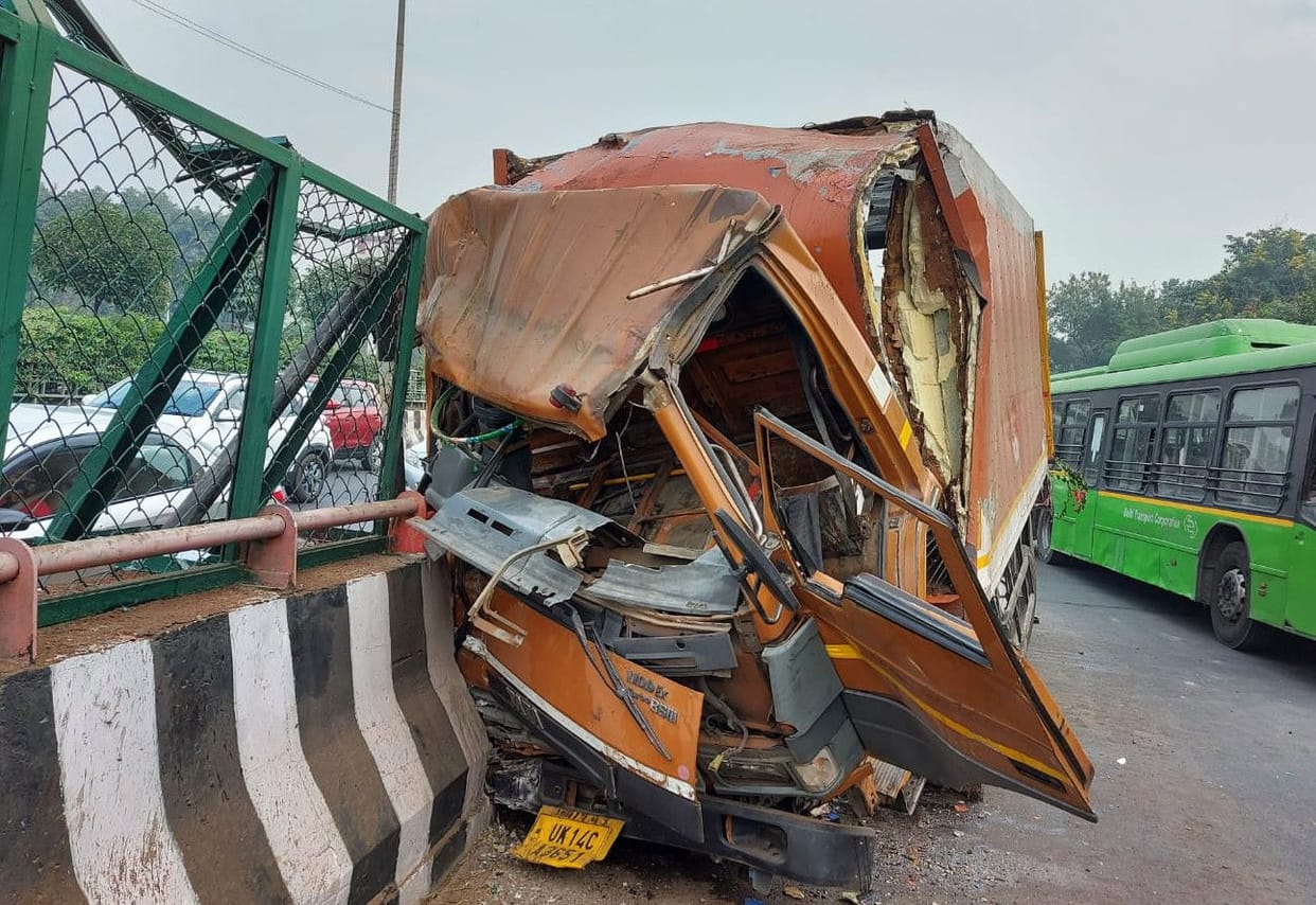 Canter collides with divider of Atta underpass, cleaner dies