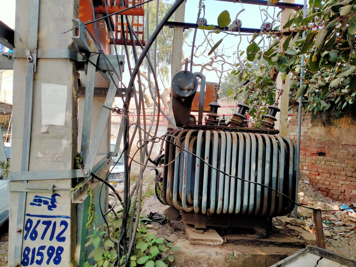 Invitation to accidents giving transformers placed on the ground