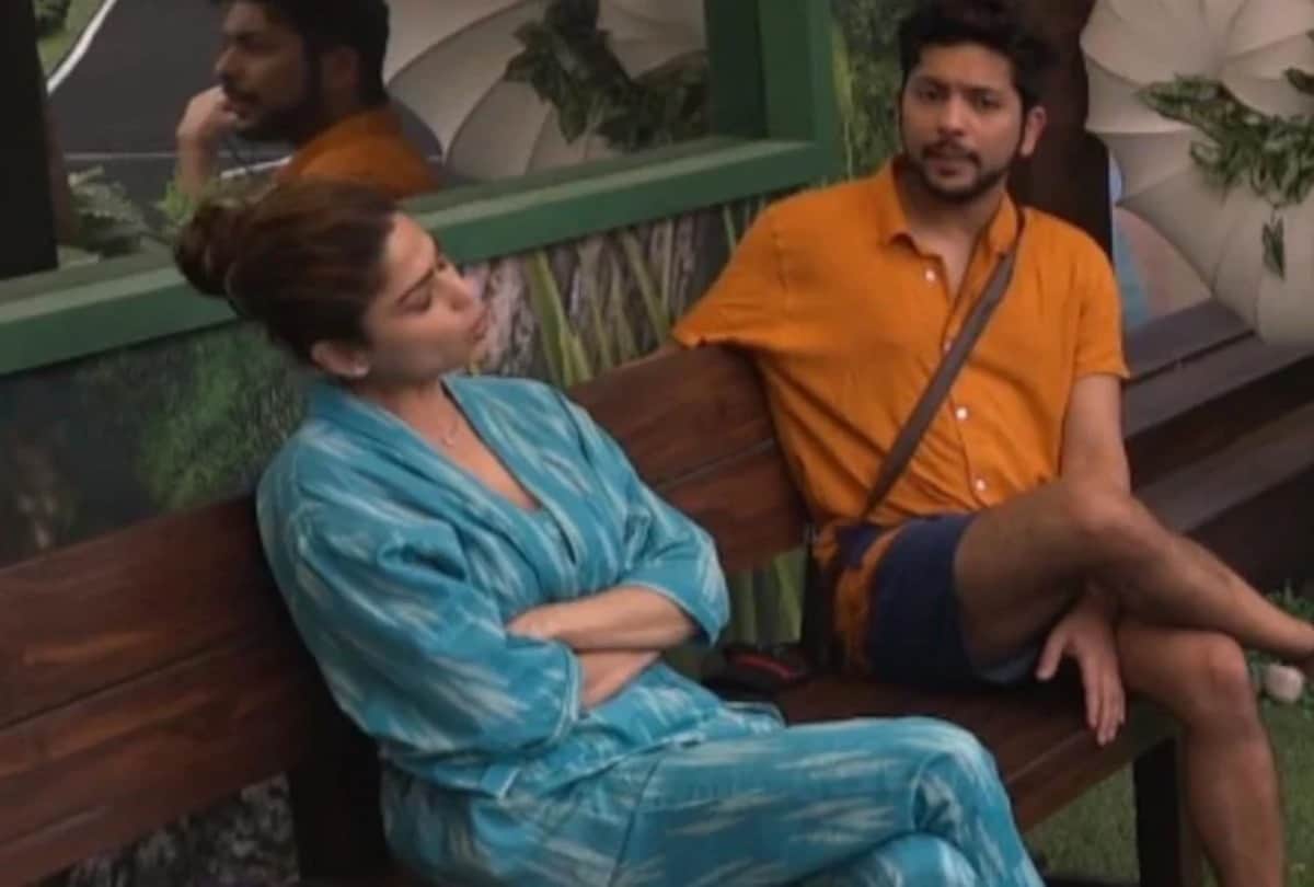 Bigg Boss 15 abhijeet bichukale told Rashami Desai a witch enmity started between them